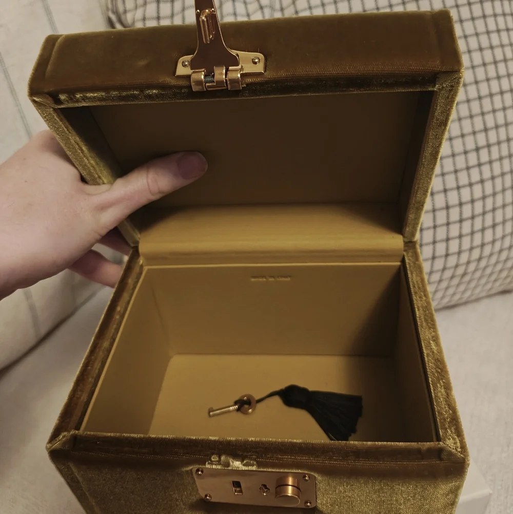 Doen Tesoro Bag Gold Velvet - Picture 3 of 5